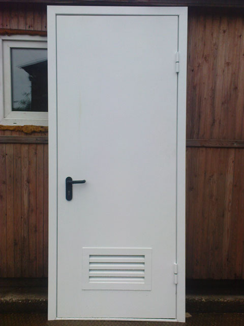 Однопольная дверь в электрощитовую стандартная для жилых помещений