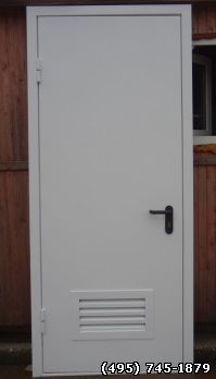 Металлическая дверь для котельной с решеткой, окрашена полиэфирной структурной порошковой краской RAL 7035