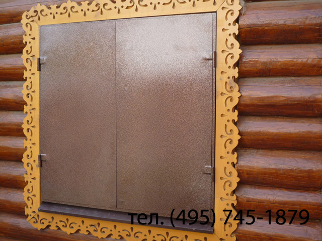 Сплошные ставни с порошковой защитной окраской защитят металл от коррозии и существенно украсят фасад.